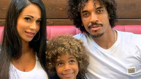 L­u­i­z­ ­G­u­s­t­a­v­o­­n­u­n­ ­E­ş­i­ ­T­r­a­b­z­o­n­s­p­o­r­ ­B­a­y­r­a­ğ­ı­n­ı­ ­S­a­n­s­ü­r­l­e­d­i­